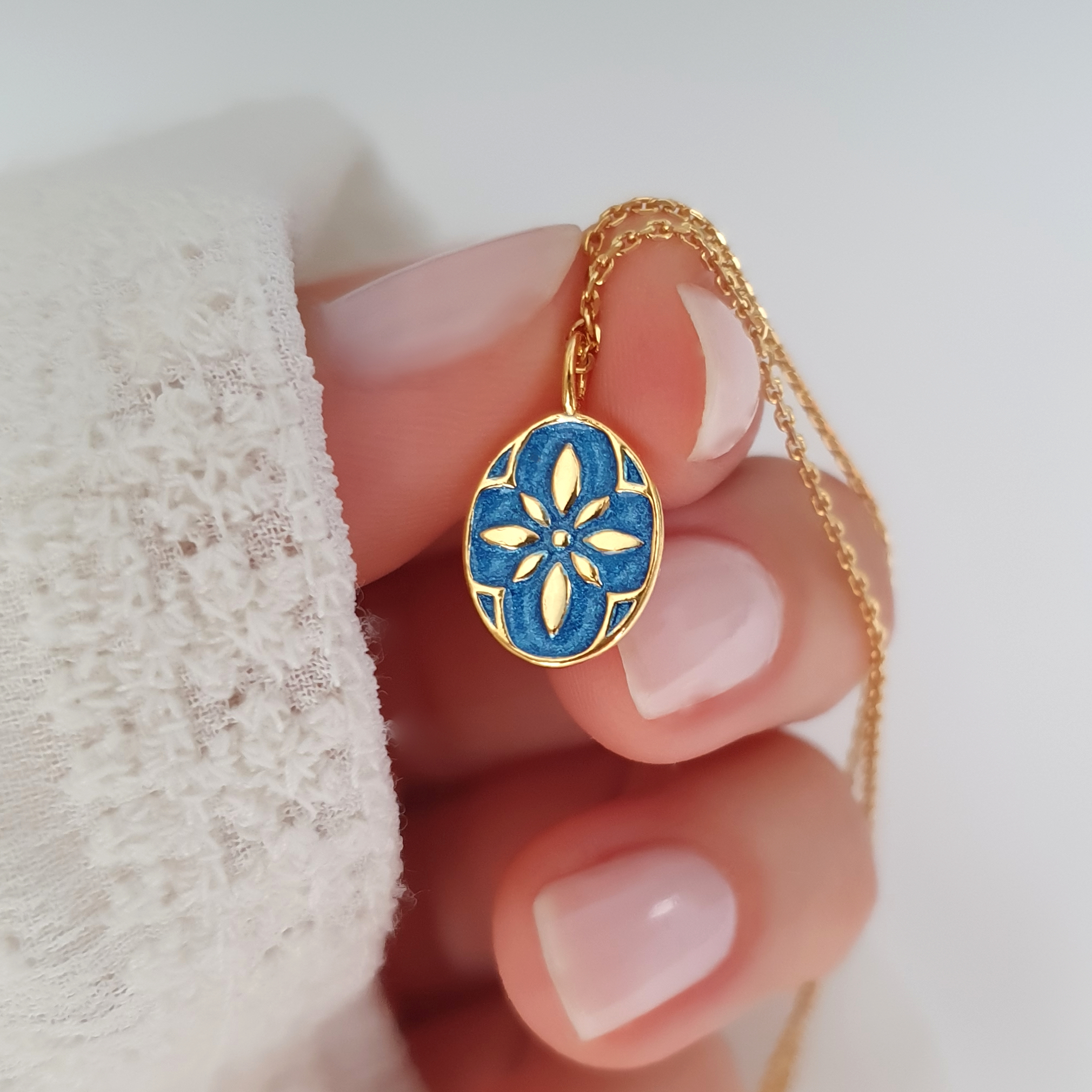 Vergoldete 925 Silber Halskette mit blauem Emaille Medaillon